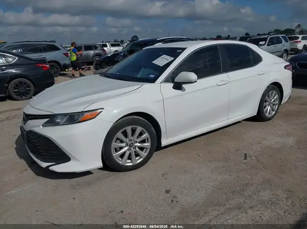 4T1B11HK3KU789284 2019 TOYOTA CAMRY - Image 2