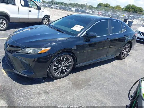 4T1B11HK3KU807296 2019 TOYOTA CAMRY - Image 2