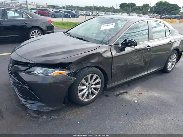 4T1B11HK3KU809971 2019 TOYOTA CAMRY - Image 2