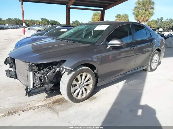 4T1B11HK3KU813695 2019 TOYOTA CAMRY - Image 2