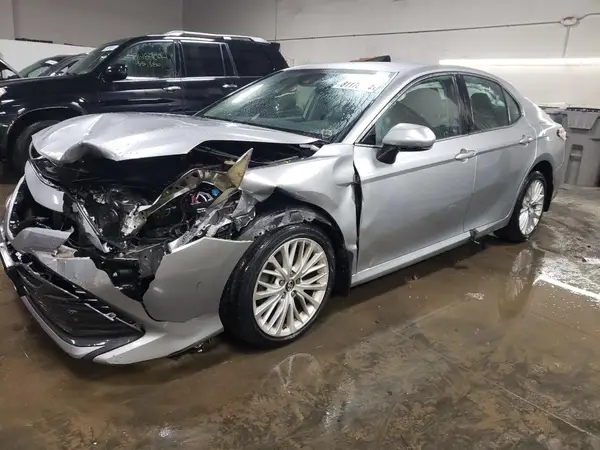 4T1B11HK3KU826043 2019 TOYOTA CAMRY - Image 1