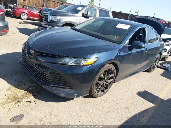 4T1B11HK3KU827015 2019 TOYOTA CAMRY - Image 2