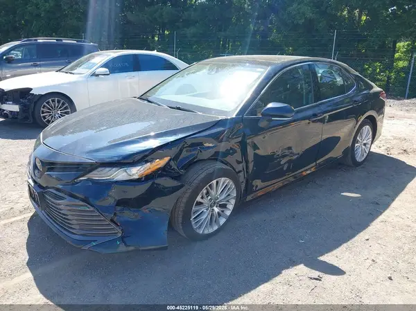 4T1B11HK3KU828648 2019 TOYOTA CAMRY - Image 2