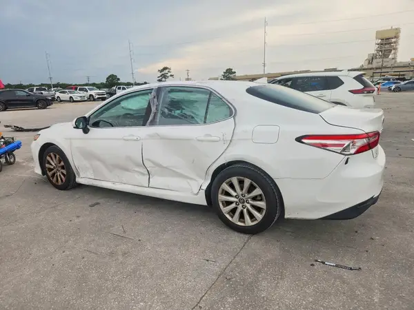 4T1B11HK3KU833719 2019 TOYOTA CAMRY - Image 2