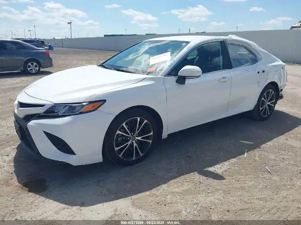 4T1B11HK3KU837964 2019 TOYOTA CAMRY - Image 2