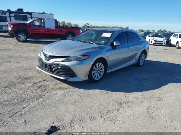 4T1B11HK3KU842498 2019 TOYOTA CAMRY - Image 2