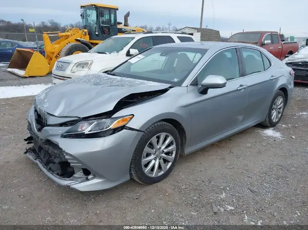 4T1B11HK3KU845272 2019 TOYOTA CAMRY - Image 2