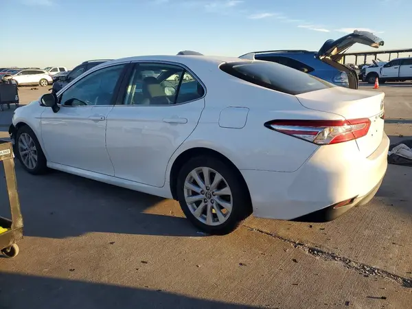 4T1B11HK3KU849015 2019 TOYOTA CAMRY - Image 2