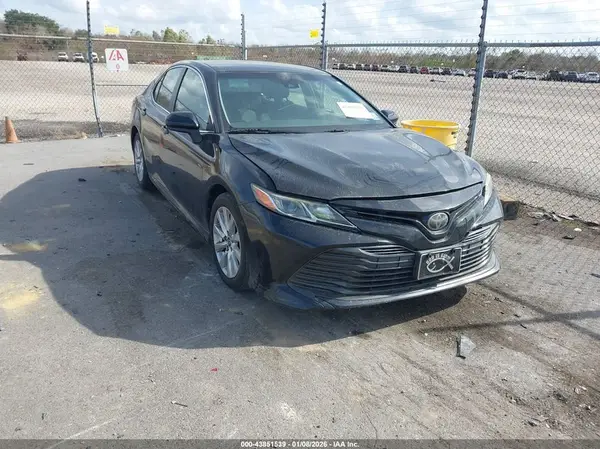 4T1B11HK4JU002244 2018 TOYOTA CAMRY - Image 1
