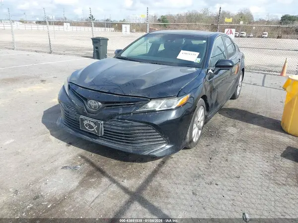 4T1B11HK4JU002244 2018 TOYOTA CAMRY - Image 2