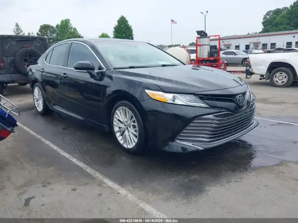 4T1B11HK4JU002695 2018 TOYOTA CAMRY - Image 1
