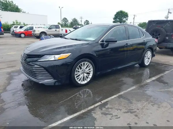 4T1B11HK4JU002695 2018 TOYOTA CAMRY - Image 2