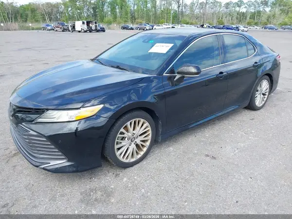 4T1B11HK4JU002857 2018 TOYOTA CAMRY - Image 2