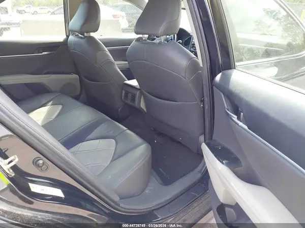 4T1B11HK4JU002857 2018 TOYOTA CAMRY - Image 8