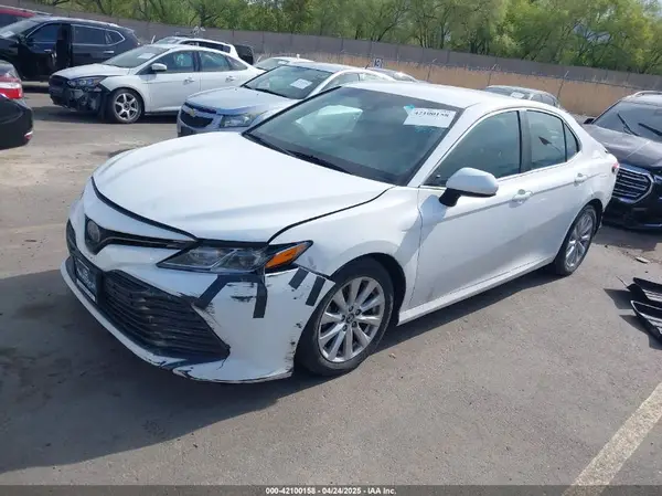 4T1B11HK4JU003393 2018 TOYOTA CAMRY - Image 2