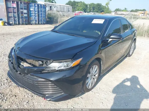 4T1B11HK4JU003930 2018 TOYOTA CAMRY - Image 2