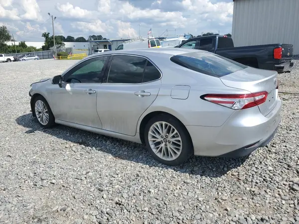 4T1B11HK4JU004172 2018 TOYOTA CAMRY - Image 2
