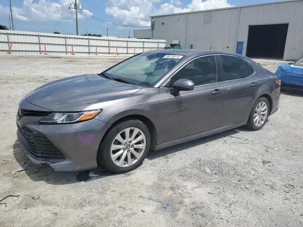 4T1B11HK4JU006357 2018 TOYOTA CAMRY - Image 1