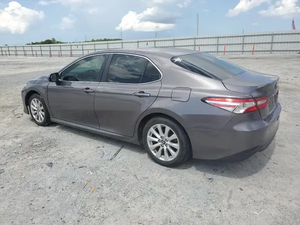 4T1B11HK4JU006357 2018 TOYOTA CAMRY - Image 2