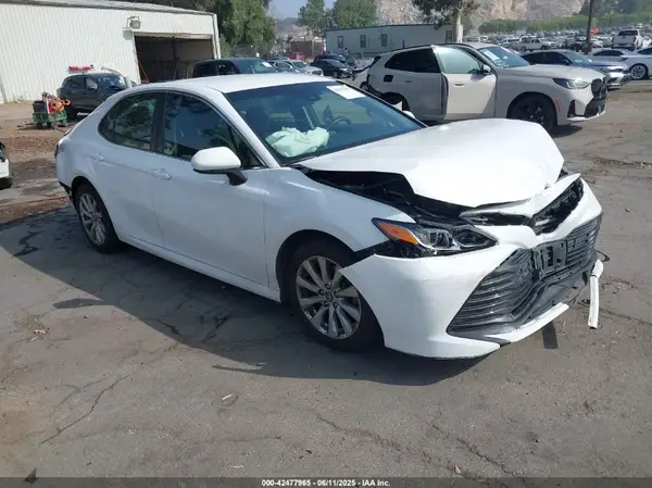 4T1B11HK4JU006763 2018 TOYOTA CAMRY - Image 1