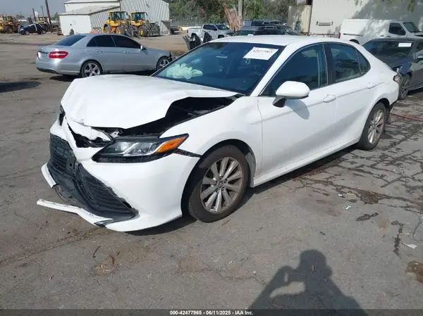 4T1B11HK4JU006763 2018 TOYOTA CAMRY - Image 2