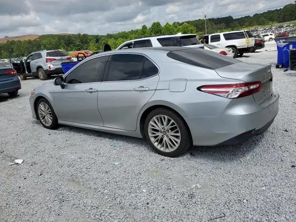 4T1B11HK4JU006889 2018 TOYOTA CAMRY - Image 2