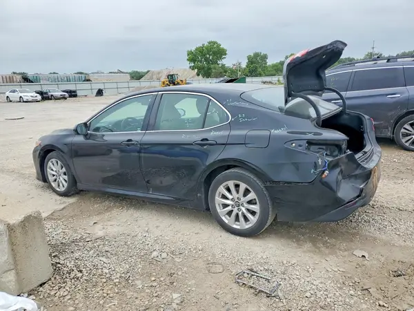 4T1B11HK4JU007010 2018 TOYOTA CAMRY - Image 2