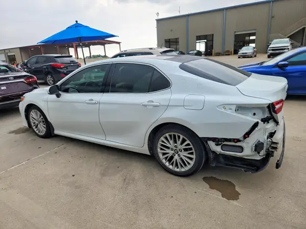 4T1B11HK4JU007931 2018 TOYOTA CAMRY - Image 2