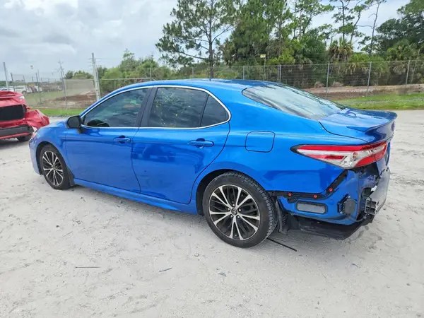 4T1B11HK4JU010358 2018 TOYOTA CAMRY - Image 2