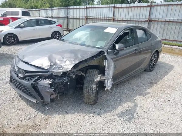 4T1B11HK4JU011218 2018 TOYOTA CAMRY - Image 2