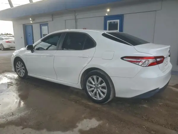 4T1B11HK4JU012434 2018 TOYOTA CAMRY - Image 2