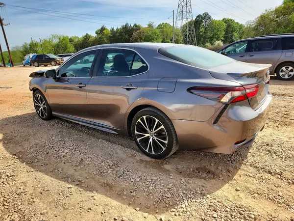 4T1B11HK4JU013485 2018 TOYOTA CAMRY - Image 2