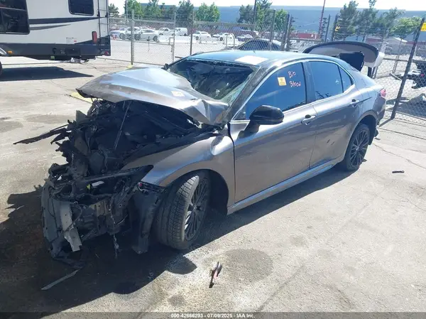 4T1B11HK4JU014085 2018 TOYOTA CAMRY - Image 2