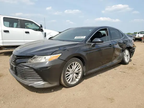 4T1B11HK4JU015818 2018 TOYOTA CAMRY - Image 1