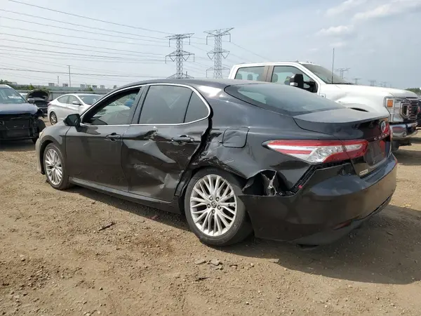 4T1B11HK4JU015818 2018 TOYOTA CAMRY - Image 2