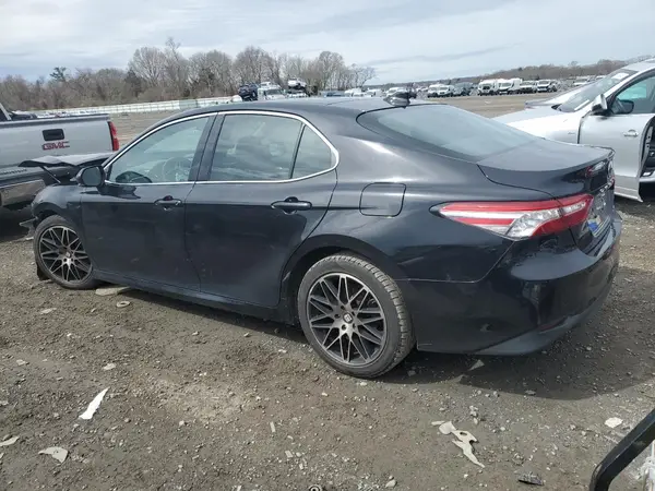 4T1B11HK4JU018699 2018 TOYOTA CAMRY - Image 2