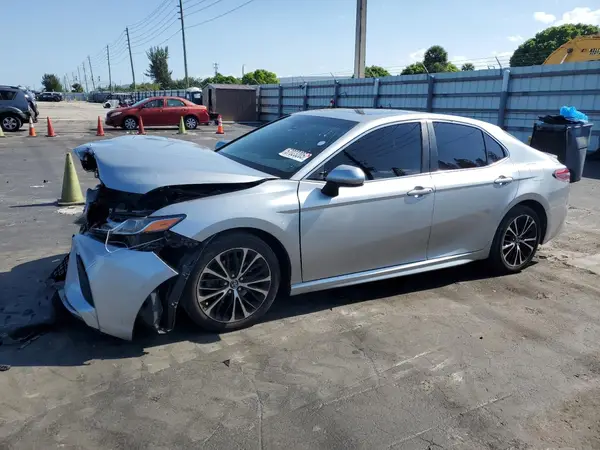 4T1B11HK4JU018928 2018 TOYOTA CAMRY - Image 1
