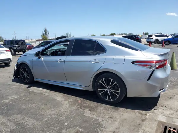 4T1B11HK4JU018928 2018 TOYOTA CAMRY - Image 2