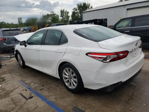 4T1B11HK4JU019688 2018 TOYOTA CAMRY - Image 2