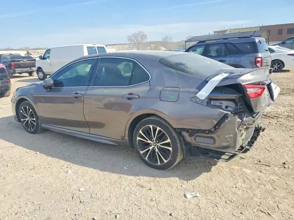 4T1B11HK4JU019724 2018 TOYOTA CAMRY - Image 2