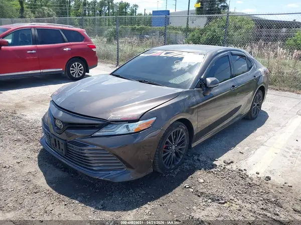 4T1B11HK4JU020615 2018 TOYOTA CAMRY - Image 2