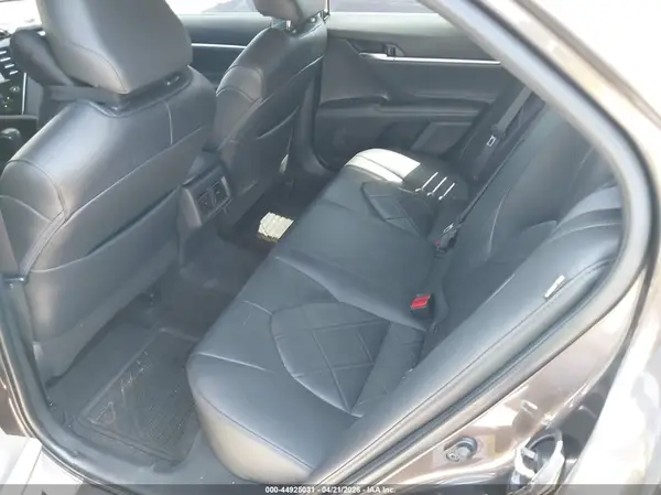 4T1B11HK4JU020615 2018 TOYOTA CAMRY - Image 8
