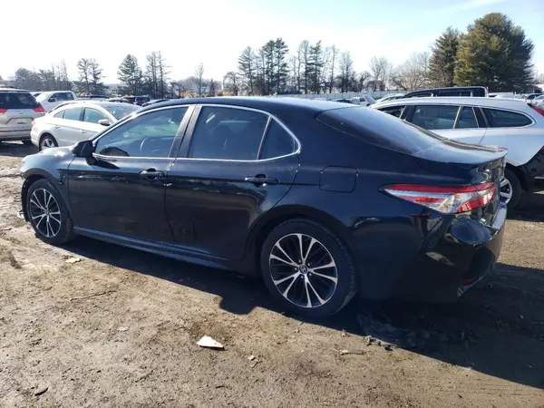 4T1B11HK4JU021490 2018 TOYOTA CAMRY - Image 2