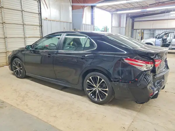 4T1B11HK4JU021599 2018 TOYOTA CAMRY - Image 2