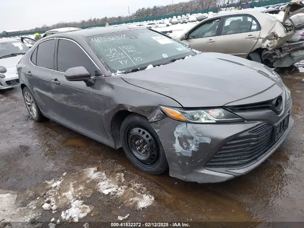 4T1B11HK4JU024311 2018 TOYOTA CAMRY - Image 1