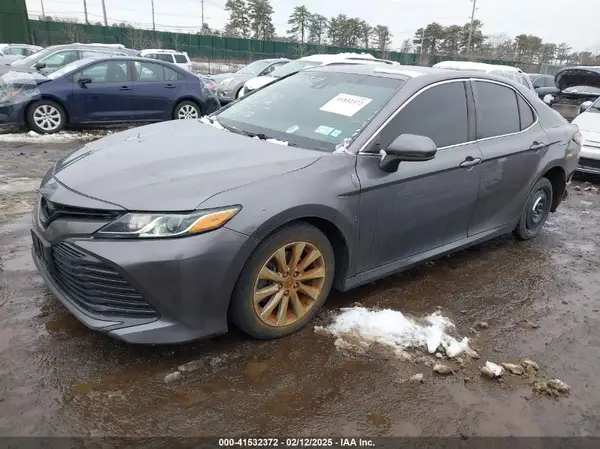 4T1B11HK4JU024311 2018 TOYOTA CAMRY - Image 2
