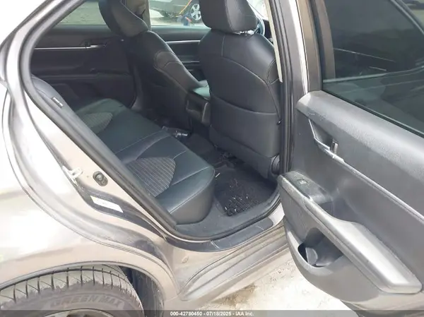 4T1B11HK4JU028052 2018 TOYOTA CAMRY - Image 8
