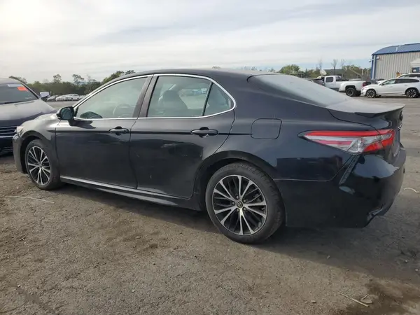 4T1B11HK4JU029833 2018 TOYOTA CAMRY - Image 2