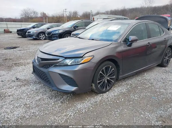 4T1B11HK4JU030111 2018 TOYOTA CAMRY - Image 2