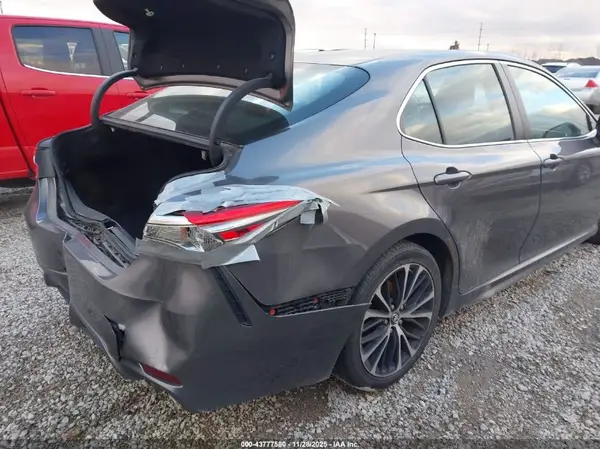 4T1B11HK4JU030111 2018 TOYOTA CAMRY - Image 8